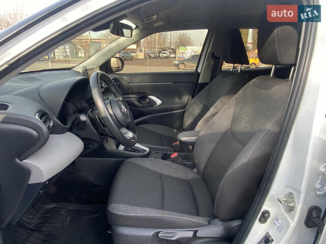 Белый Тойота Yaris Cross, объемом двигателя 1.5 л и пробегом 51 тыс. км за 23250 $, фото 18 на Automoto.ua