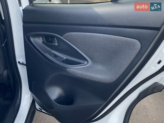 Белый Тойота Yaris Cross, объемом двигателя 1.5 л и пробегом 51 тыс. км за 23250 $, фото 35 на Automoto.ua