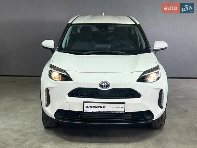 Белый Тойота Yaris Cross, объемом двигателя 1.49 л и пробегом 69 тыс. км за 24900 $, фото 2 на Automoto.ua