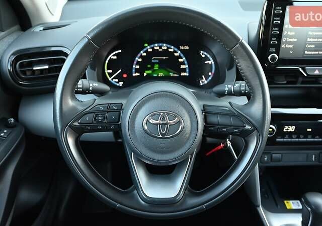 Белый Тойота Yaris Cross, объемом двигателя 1.49 л и пробегом 47 тыс. км за 25675 $, фото 8 на Automoto.ua