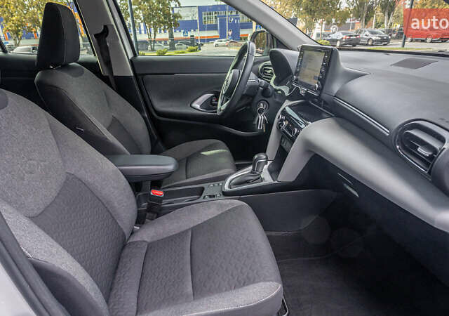 Білий Тойота Yaris Cross, об'ємом двигуна 1.49 л та пробігом 44 тис. км за 25300 $, фото 24 на Automoto.ua