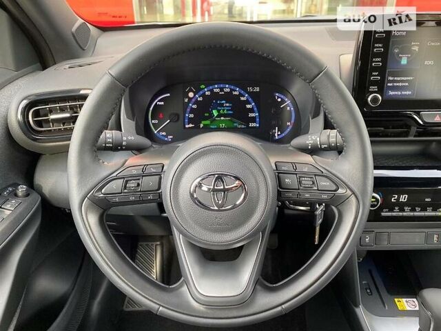 Белый Тойота Yaris Cross, объемом двигателя 1.5 л и пробегом 2 тыс. км за 28497 $, фото 10 на Automoto.ua