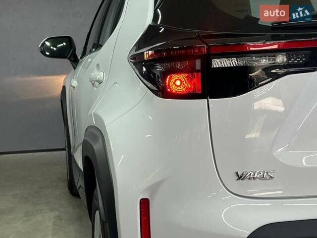 Белый Тойота Yaris Cross, объемом двигателя 1.49 л и пробегом 69 тыс. км за 24900 $, фото 5 на Automoto.ua
