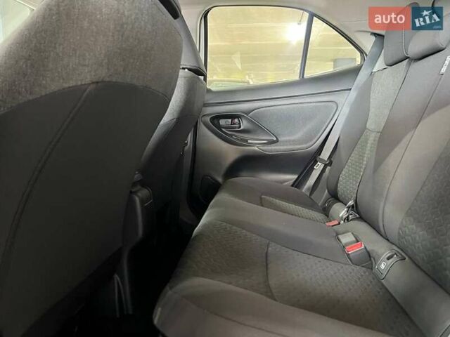 Белый Тойота Yaris Cross, объемом двигателя 1.49 л и пробегом 69 тыс. км за 24900 $, фото 27 на Automoto.ua