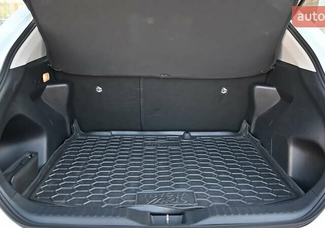 Белый Тойота Yaris Cross, объемом двигателя 1.49 л и пробегом 47 тыс. км за 25675 $, фото 9 на Automoto.ua