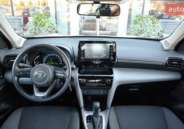 Белый Тойота Yaris Cross, объемом двигателя 1.49 л и пробегом 47 тыс. км за 25675 $, фото 7 на Automoto.ua