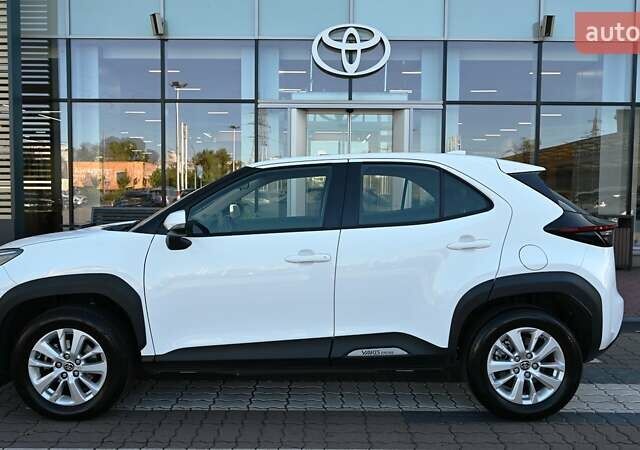 Белый Тойота Yaris Cross, объемом двигателя 1.49 л и пробегом 47 тыс. км за 25675 $, фото 2 на Automoto.ua