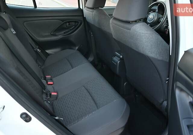 Белый Тойота Yaris Cross, объемом двигателя 1.49 л и пробегом 47 тыс. км за 25675 $, фото 6 на Automoto.ua