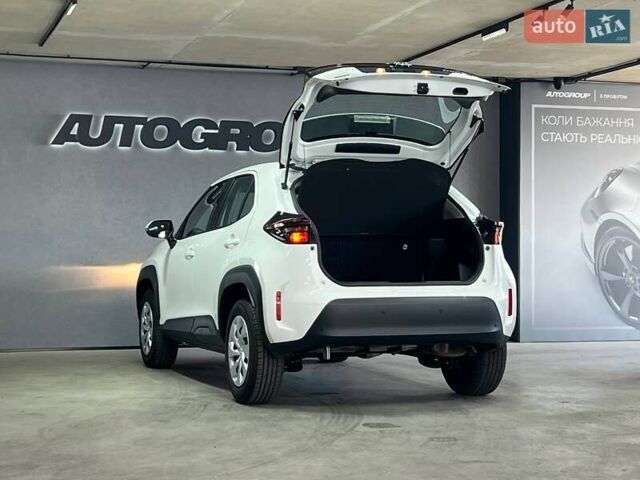Белый Тойота Yaris Cross, объемом двигателя 1.49 л и пробегом 69 тыс. км за 24900 $, фото 3 на Automoto.ua