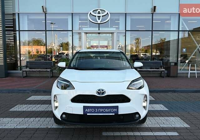 Белый Тойота Yaris Cross, объемом двигателя 1.49 л и пробегом 47 тыс. км за 25675 $, фото 4 на Automoto.ua