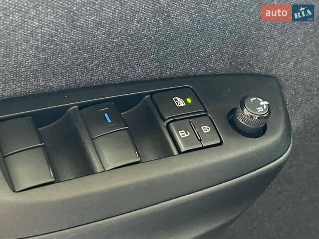 Белый Тойота Yaris Cross, объемом двигателя 1.49 л и пробегом 69 тыс. км за 24900 $, фото 12 на Automoto.ua