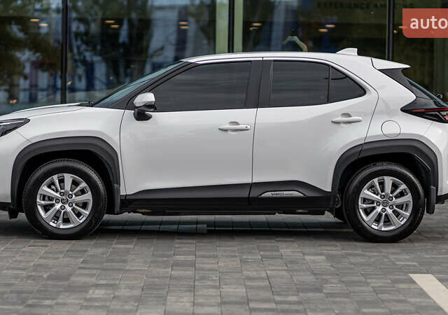 Білий Тойота Yaris Cross, об'ємом двигуна 1.49 л та пробігом 44 тис. км за 25300 $, фото 5 на Automoto.ua