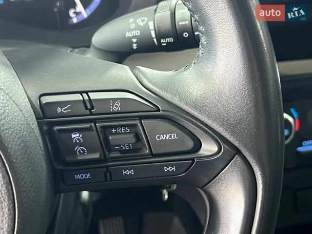 Белый Тойота Yaris Cross, объемом двигателя 1.49 л и пробегом 69 тыс. км за 24900 $, фото 25 на Automoto.ua