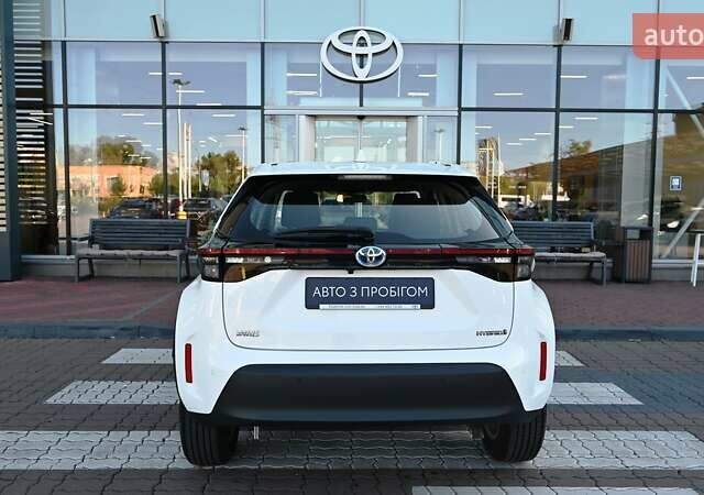 Белый Тойота Yaris Cross, объемом двигателя 1.49 л и пробегом 47 тыс. км за 25675 $, фото 3 на Automoto.ua