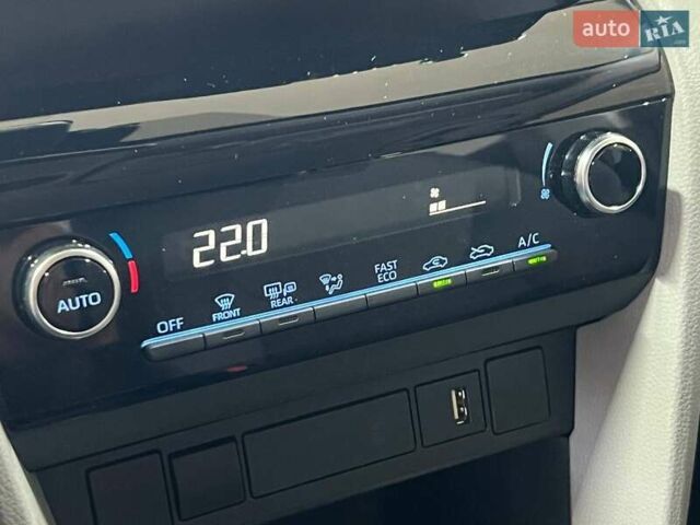 Белый Тойота Yaris Cross, объемом двигателя 1.49 л и пробегом 69 тыс. км за 24900 $, фото 18 на Automoto.ua