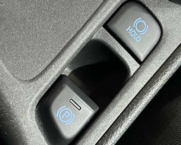 Белый Тойота Yaris Cross, объемом двигателя 1.49 л и пробегом 69 тыс. км за 24900 $, фото 17 на Automoto.ua