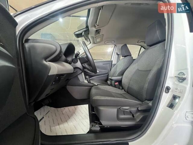 Белый Тойота Yaris Cross, объемом двигателя 1.49 л и пробегом 69 тыс. км за 24900 $, фото 26 на Automoto.ua