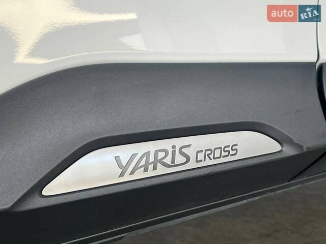 Белый Тойота Yaris Cross, объемом двигателя 1.49 л и пробегом 69 тыс. км за 24900 $, фото 7 на Automoto.ua