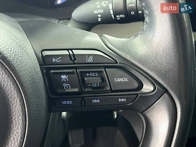 Белый Тойота Yaris Cross, объемом двигателя 1.49 л и пробегом 69 тыс. км за 24900 $, фото 23 на Automoto.ua