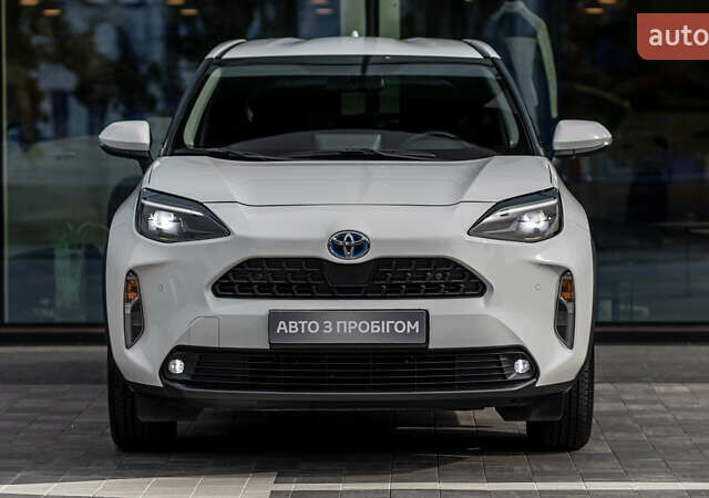 Білий Тойота Yaris Cross, об'ємом двигуна 1.49 л та пробігом 44 тис. км за 25300 $, фото 3 на Automoto.ua
