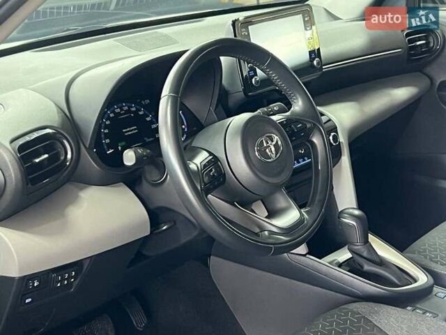 Белый Тойота Yaris Cross, объемом двигателя 1.49 л и пробегом 69 тыс. км за 24900 $, фото 11 на Automoto.ua