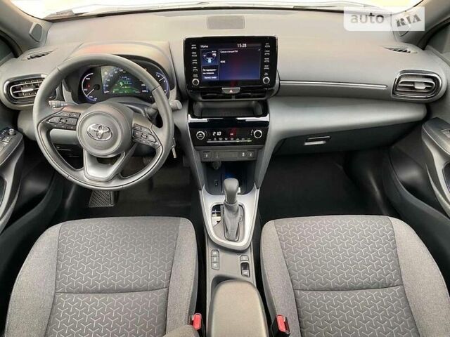 Белый Тойота Yaris Cross, объемом двигателя 1.5 л и пробегом 2 тыс. км за 28497 $, фото 12 на Automoto.ua