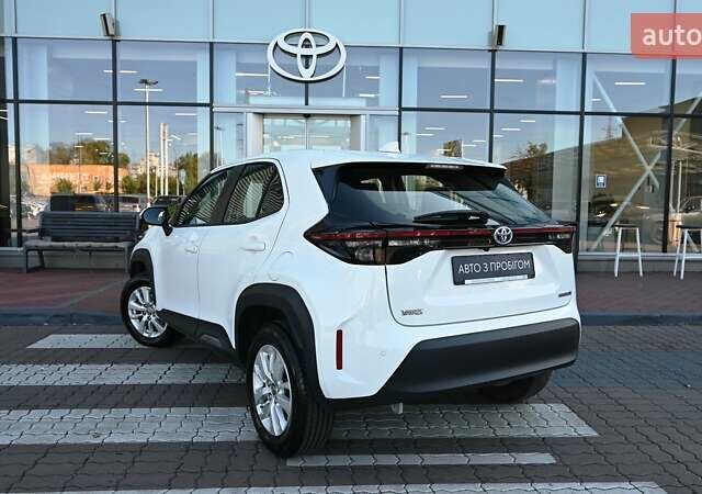Белый Тойота Yaris Cross, объемом двигателя 1.49 л и пробегом 47 тыс. км за 25675 $, фото 1 на Automoto.ua