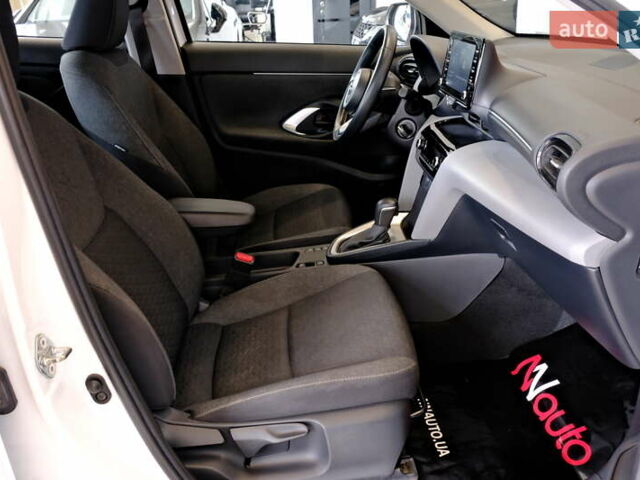 Белый Тойота Yaris Cross, объемом двигателя 1.5 л и пробегом 69 тыс. км за 25500 $, фото 28 на Automoto.ua
