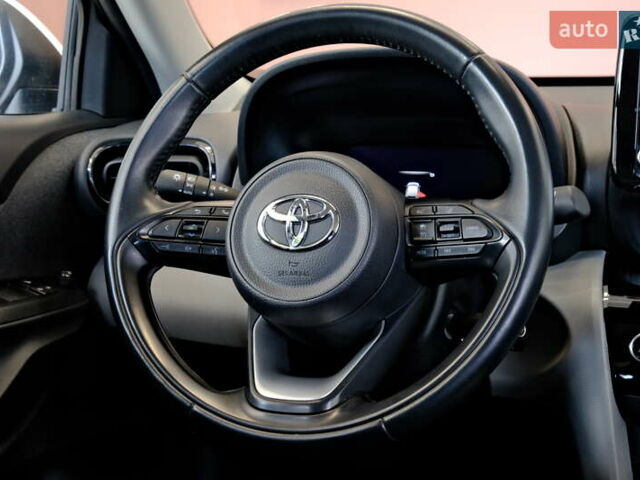 Белый Тойота Yaris Cross, объемом двигателя 1.5 л и пробегом 69 тыс. км за 25500 $, фото 35 на Automoto.ua