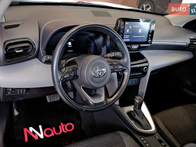 Белый Тойота Yaris Cross, объемом двигателя 1.5 л и пробегом 69 тыс. км за 25500 $, фото 29 на Automoto.ua