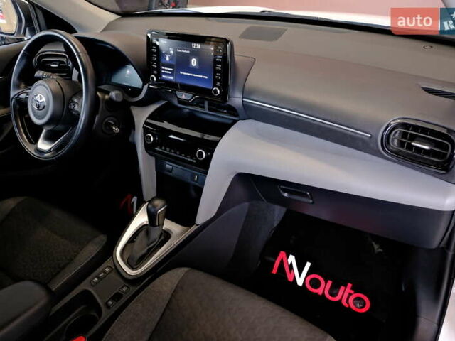 Белый Тойота Yaris Cross, объемом двигателя 1.5 л и пробегом 69 тыс. км за 25500 $, фото 31 на Automoto.ua