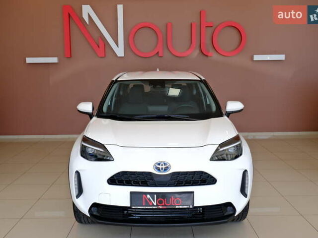 Белый Тойота Yaris Cross, объемом двигателя 1.5 л и пробегом 69 тыс. км за 25500 $, фото 5 на Automoto.ua