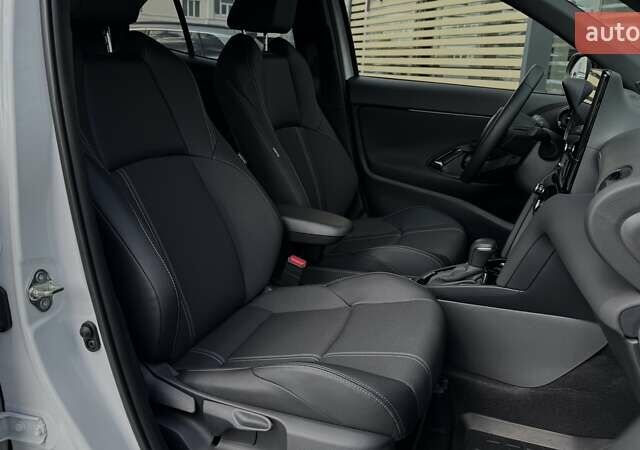 Белый Тойота Yaris Cross, объемом двигателя 1.49 л и пробегом 2 тыс. км за 33204 $, фото 18 на Automoto.ua