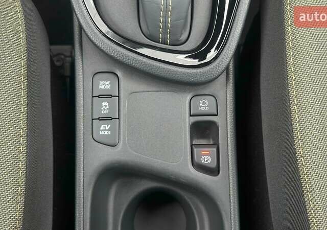 Белый Тойота Yaris Cross, объемом двигателя 1.49 л и пробегом 45 тыс. км за 28500 $, фото 22 на Automoto.ua