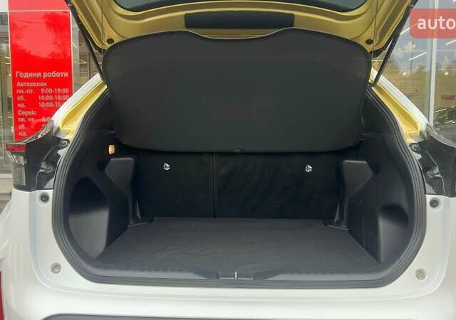 Белый Тойота Yaris Cross, объемом двигателя 1.49 л и пробегом 45 тыс. км за 28500 $, фото 12 на Automoto.ua