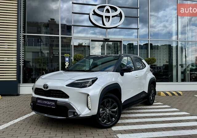 Белый Тойота Yaris Cross, объемом двигателя 1.49 л и пробегом 2 тыс. км за 33204 $, фото 1 на Automoto.ua