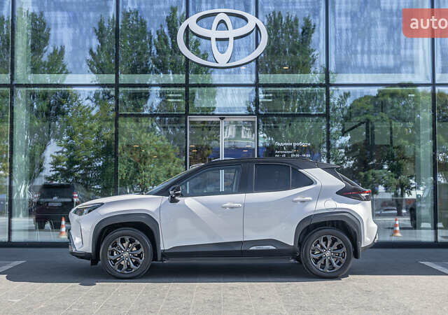 Белый Тойота Yaris Cross, объемом двигателя 1.49 л и пробегом 1 тыс. км за 33542 $, фото 2 на Automoto.ua