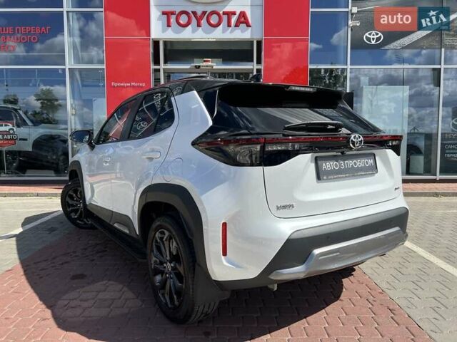 Белый Тойота Yaris Cross, объемом двигателя 1.49 л и пробегом 1 тыс. км за 33055 $, фото 5 на Automoto.ua