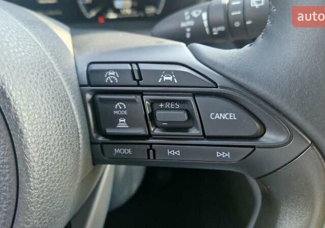Белый Тойота Yaris Cross, объемом двигателя 1.49 л и пробегом 1 тыс. км за 32616 $, фото 15 на Automoto.ua