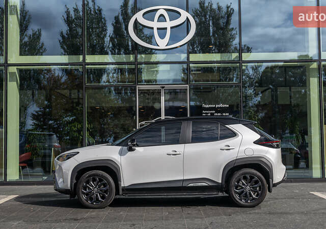 Белый Тойота Yaris Cross, объемом двигателя 1.49 л и пробегом 16 тыс. км за 30748 $, фото 2 на Automoto.ua