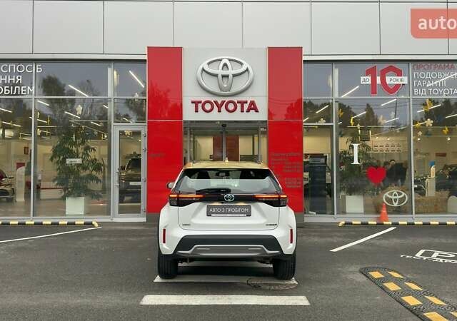 Белый Тойота Yaris Cross, объемом двигателя 1.49 л и пробегом 45 тыс. км за 28500 $, фото 4 на Automoto.ua