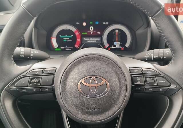 Белый Тойота Yaris Cross, объемом двигателя 1.49 л и пробегом 1 тыс. км за 34614 $, фото 12 на Automoto.ua