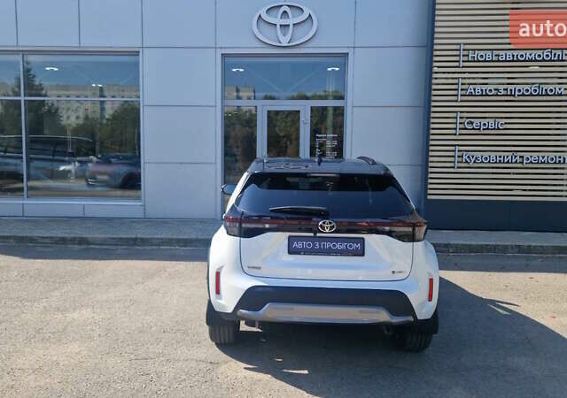 Белый Тойота Yaris Cross, объемом двигателя 1.49 л и пробегом 1 тыс. км за 32616 $, фото 3 на Automoto.ua
