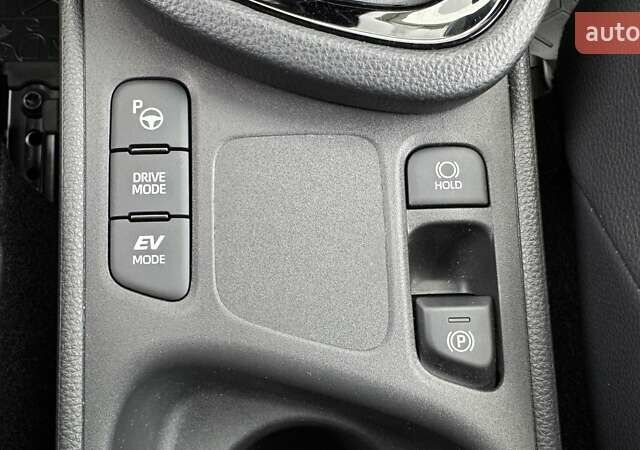 Белый Тойота Yaris Cross, объемом двигателя 1.49 л и пробегом 2 тыс. км за 33204 $, фото 37 на Automoto.ua