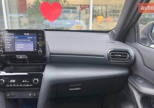 Белый Тойота Yaris Cross, объемом двигателя 1.49 л и пробегом 45 тыс. км за 28500 $, фото 11 на Automoto.ua