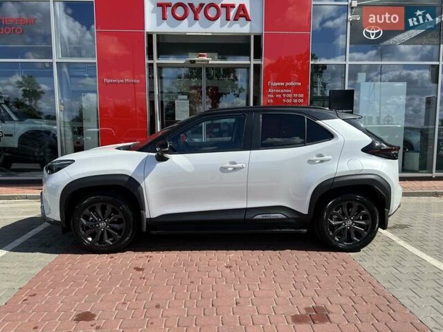 Белый Тойота Yaris Cross, объемом двигателя 1.49 л и пробегом 1 тыс. км за 33055 $, фото 3 на Automoto.ua