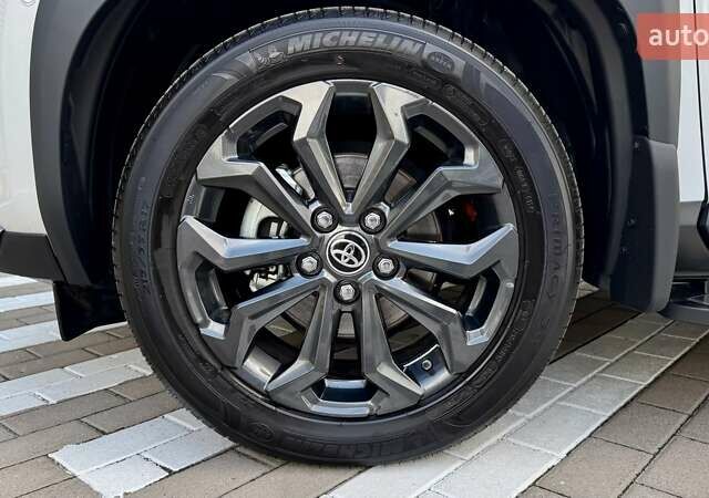 Белый Тойота Yaris Cross, объемом двигателя 1.49 л и пробегом 2 тыс. км за 33204 $, фото 15 на Automoto.ua