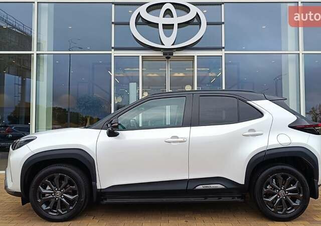 Белый Тойота Yaris Cross, объемом двигателя 1.49 л и пробегом 1 тыс. км за 34614 $, фото 2 на Automoto.ua