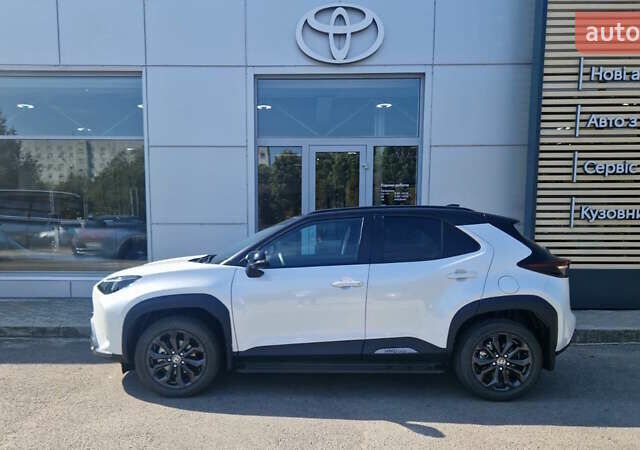 Белый Тойота Yaris Cross, объемом двигателя 1.49 л и пробегом 1 тыс. км за 32616 $, фото 2 на Automoto.ua
