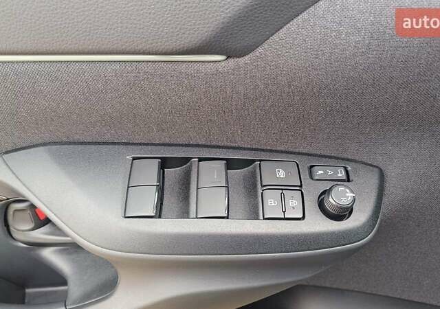 Белый Тойота Yaris Cross, объемом двигателя 1.49 л и пробегом 1 тыс. км за 34614 $, фото 14 на Automoto.ua